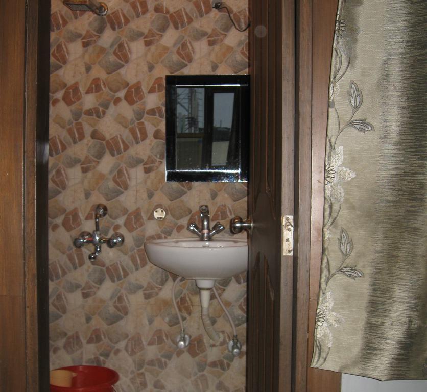 Hotel S B Inn New Delhi Room photo