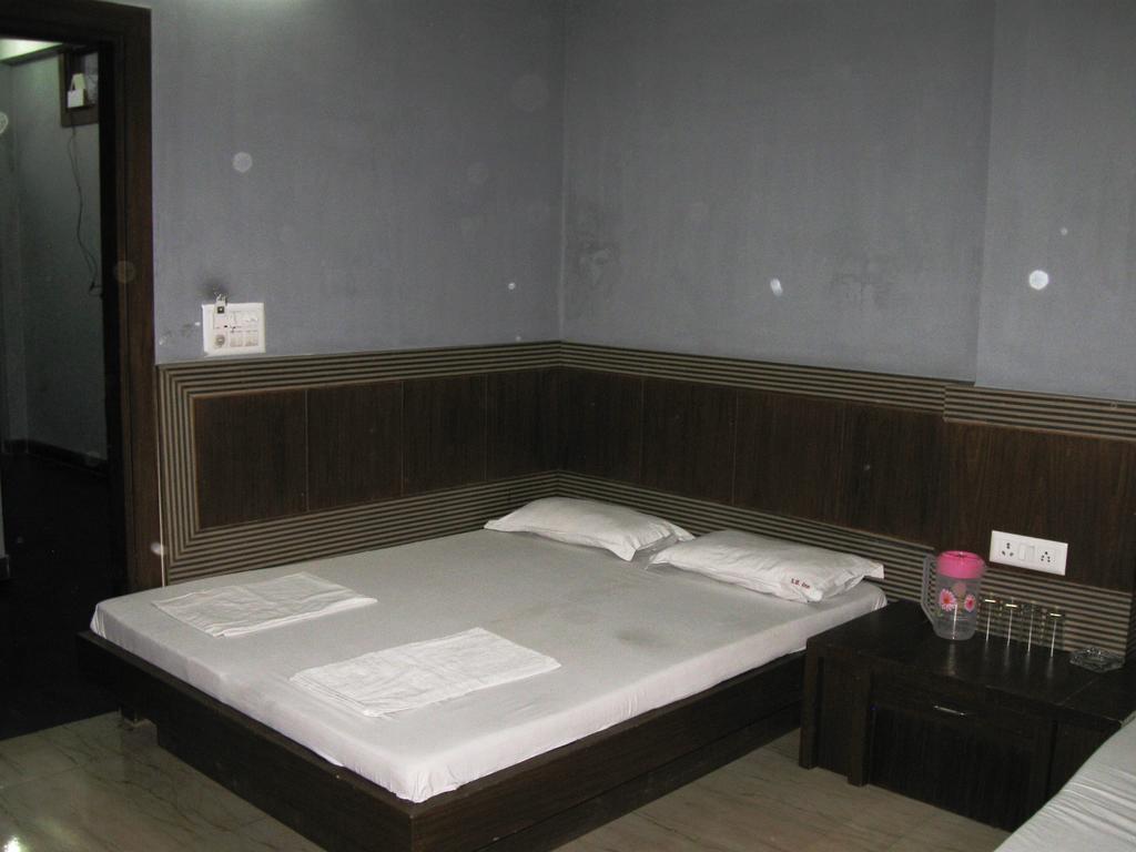Hotel S B Inn New Delhi Room photo